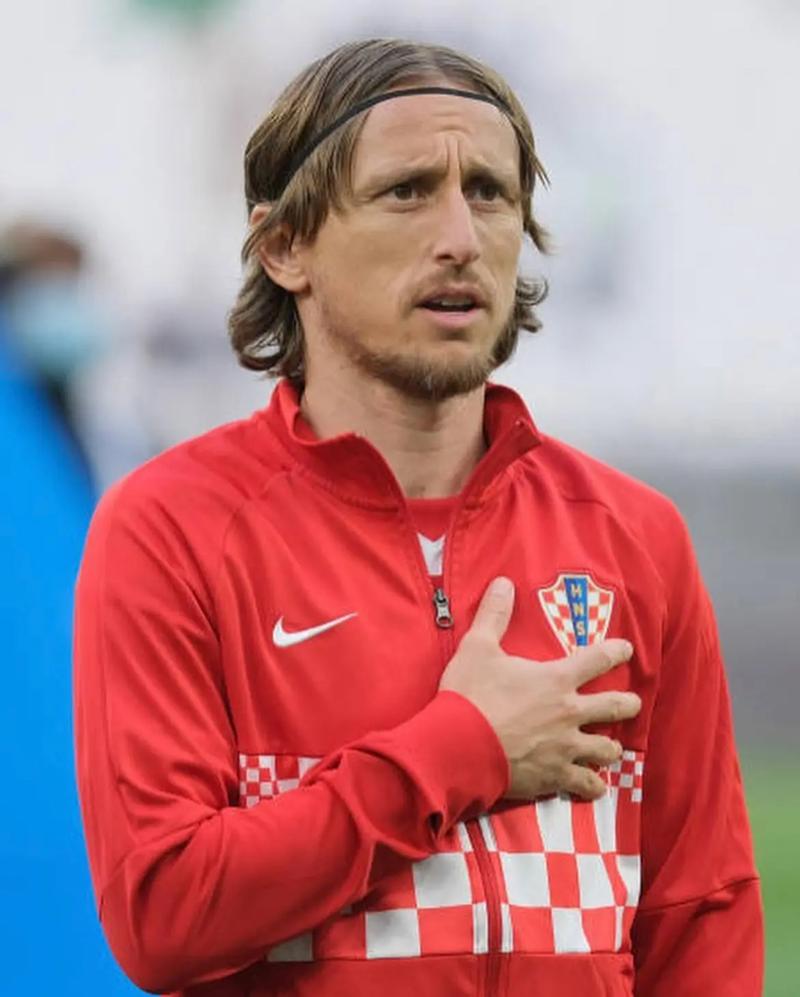 巴萨官方：欧冠对法鹰将检查穿客队球衣者身份，排除非法购票